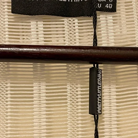 pretty little thing white textured mesh wrap blouse Sz 12 NWT - Picture 4 of 8